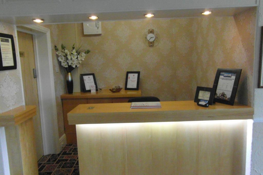 Lysander Hotel Скарборо Экстерьер фото